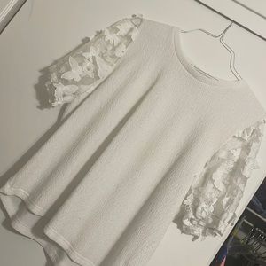 White cute top . size XL